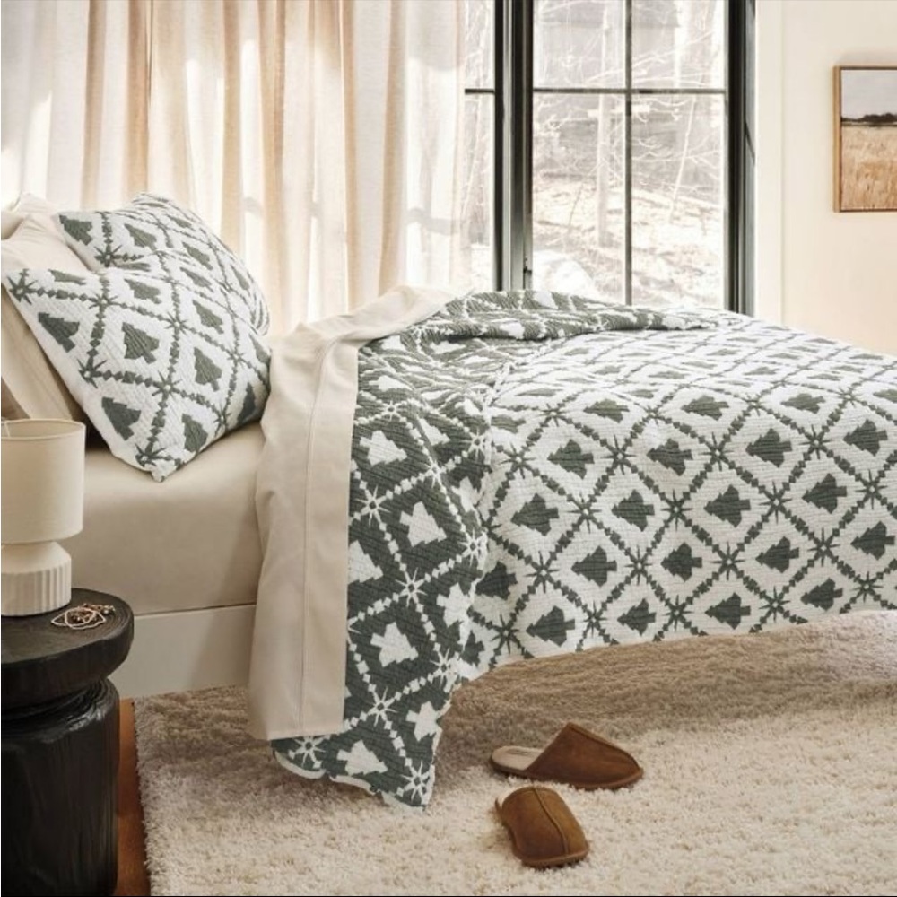 NWT Threshold Tree Pattern Matelasse Full Queen quilt set- Green and White - Picture 2 of 10